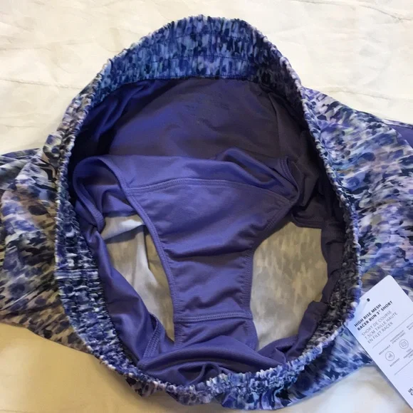 ATHLETA | HIGH RISE MESH RACER RUN 3" SHORT - Picture 14 of 16